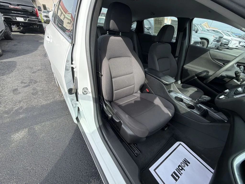 Used 2021 White Chevrolet LT image 30