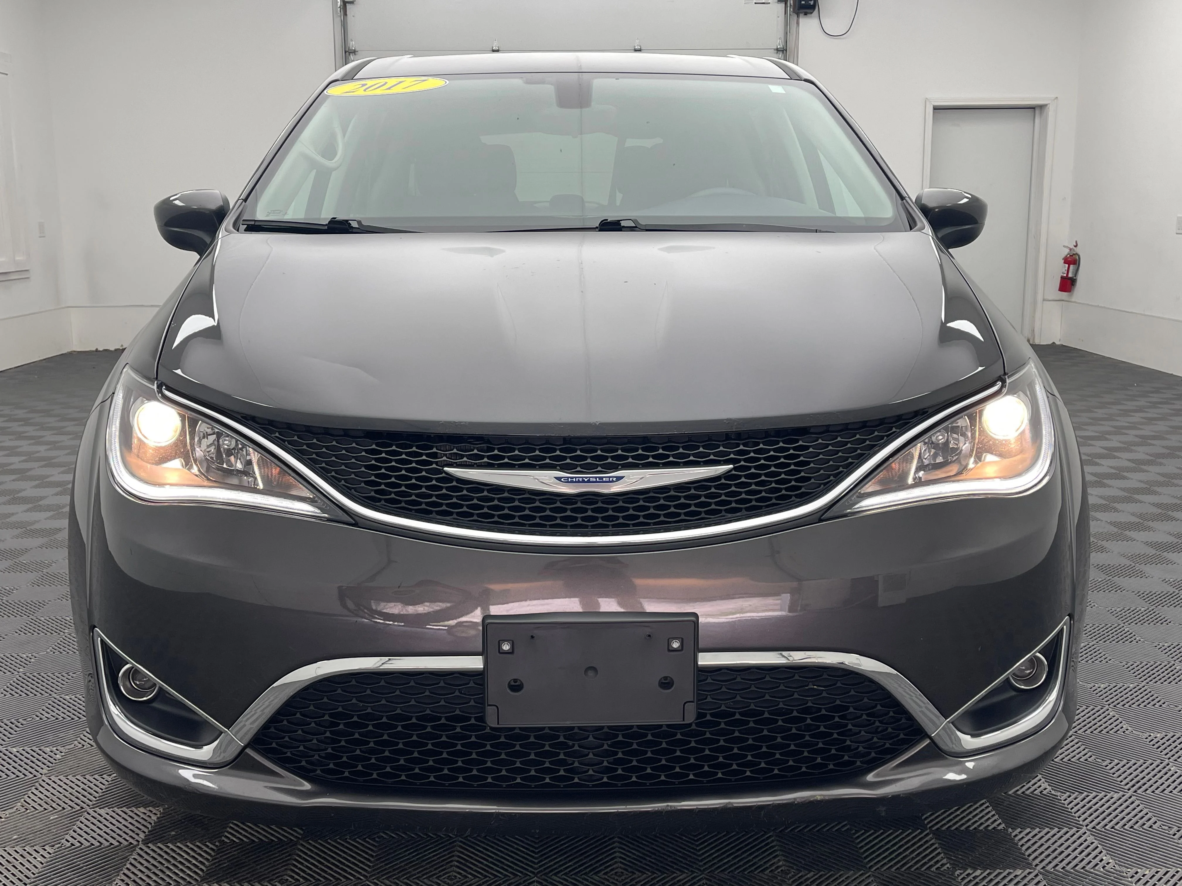 Used 2017 Granite Crystal Metallic Clearcoat Chrysler Touring L image 13