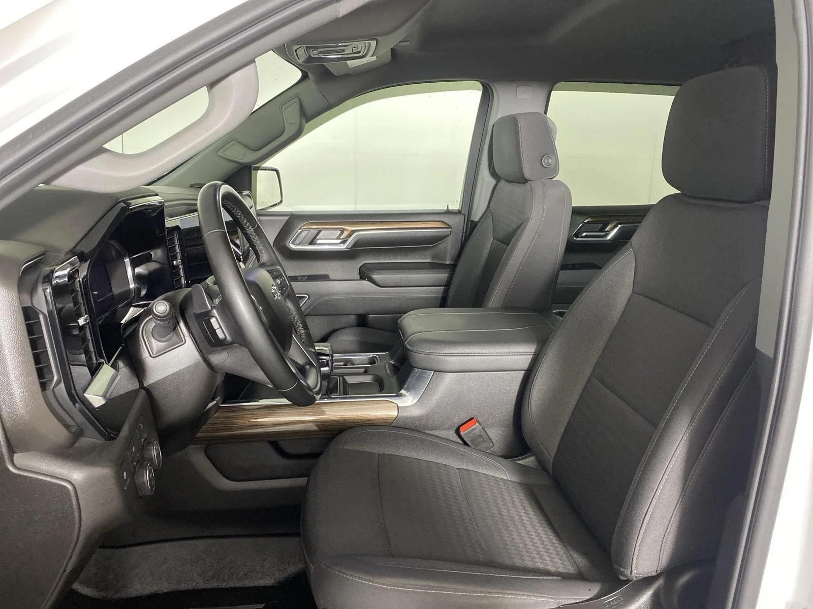 Used 2024 Summit White Chevrolet RST image 10
