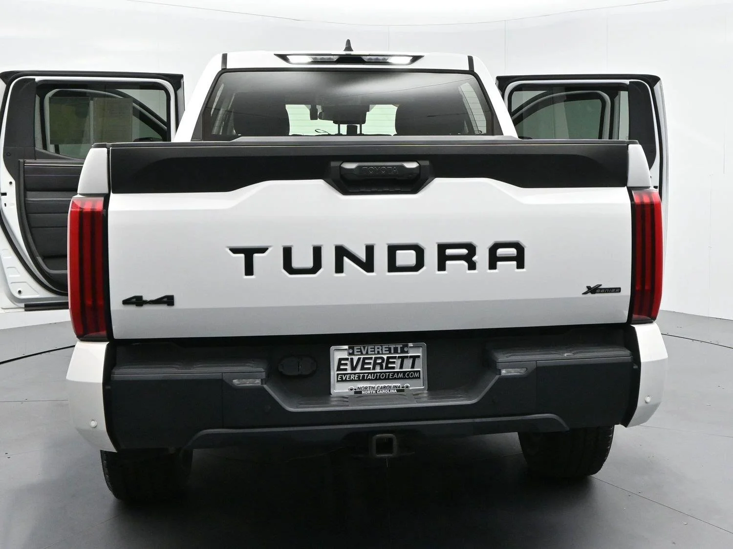 Used 2024 Ice Cap Toyota SR5 image 39