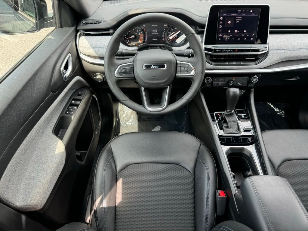 Used 2025 Black Jeep Latitude image 17