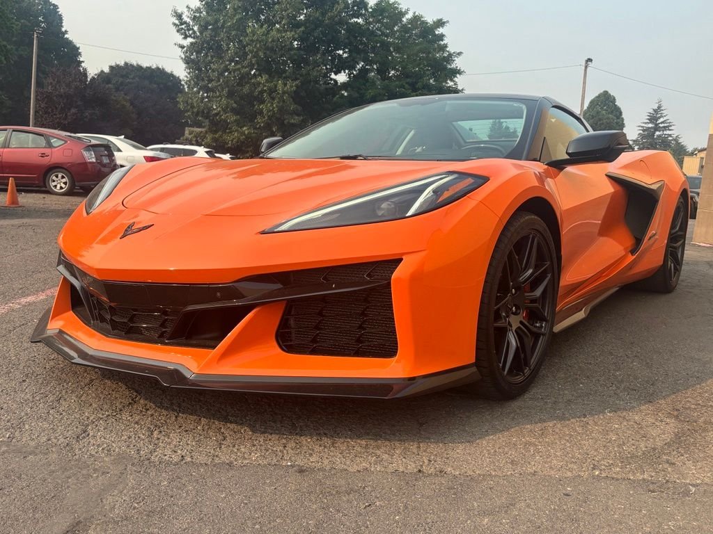 Used 2023 Orange Chevrolet Z06 image 13