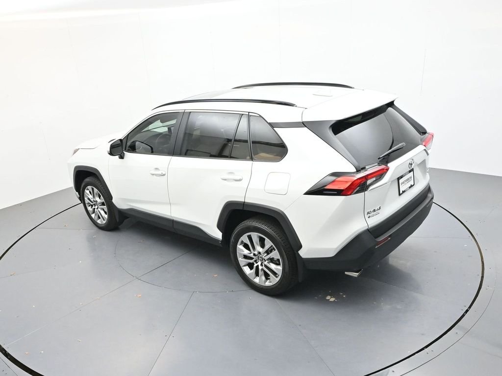 Used 2025 Beige Toyota XLE Premium image 22