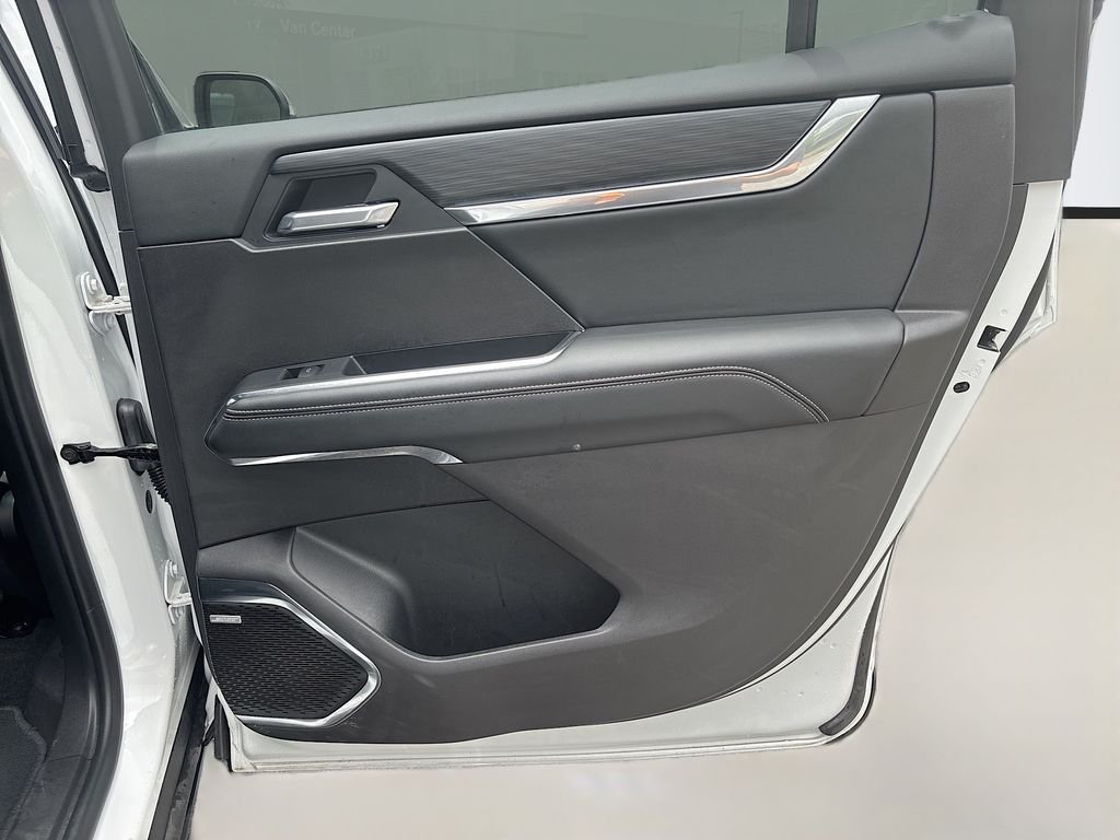 Used 2025 Summit White GMC Elevation image 24