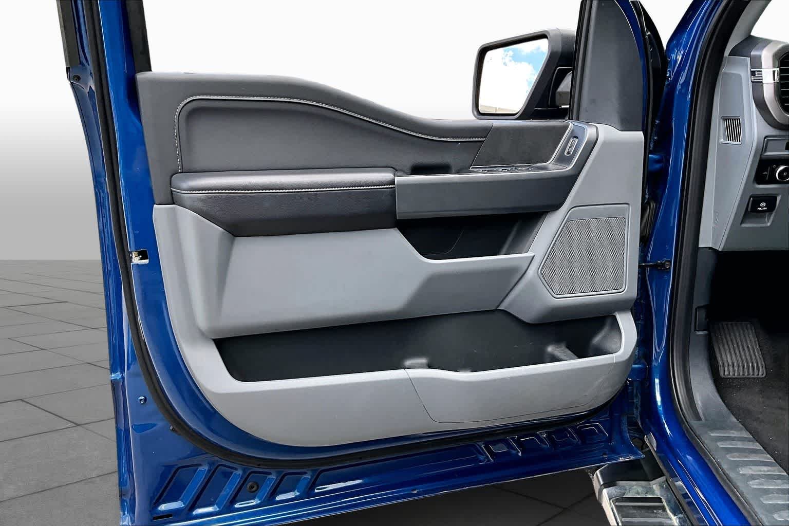 Used 2025 Atlas Blue Ford XLT image 24