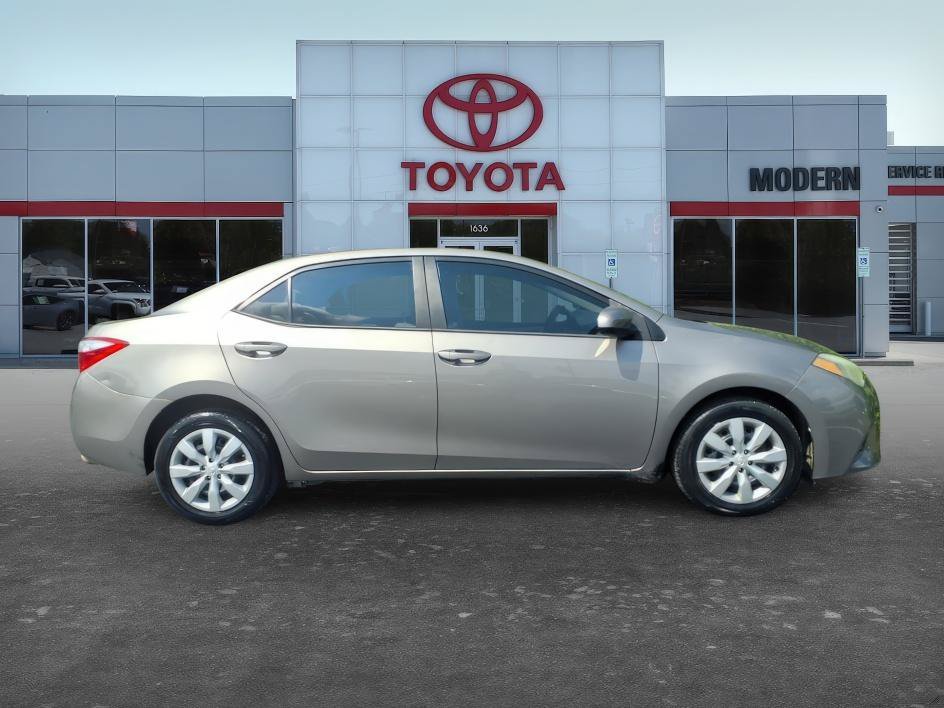 Used 2016 Brown Sugar Metallic Toyota LE image 7