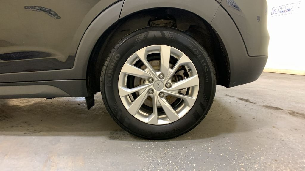 Used 2019 Black Noir Pearl Hyundai Value image 19