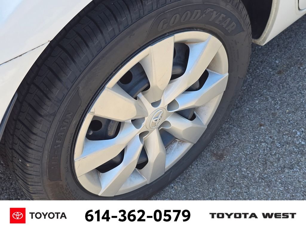 Used 2014 White Toyota LE image 10