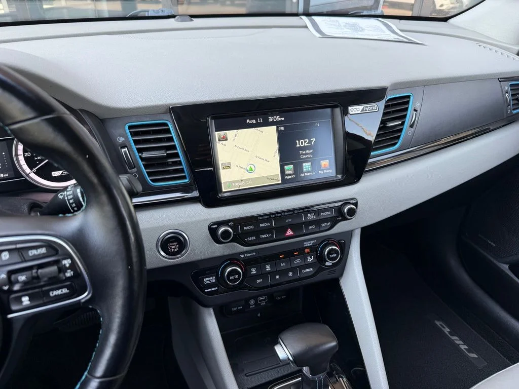 Used 2018 Red Kia Touring image 20