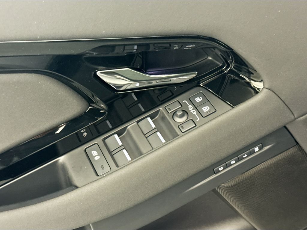 New 2026 Eiger Grey Land Rover Core S image 17