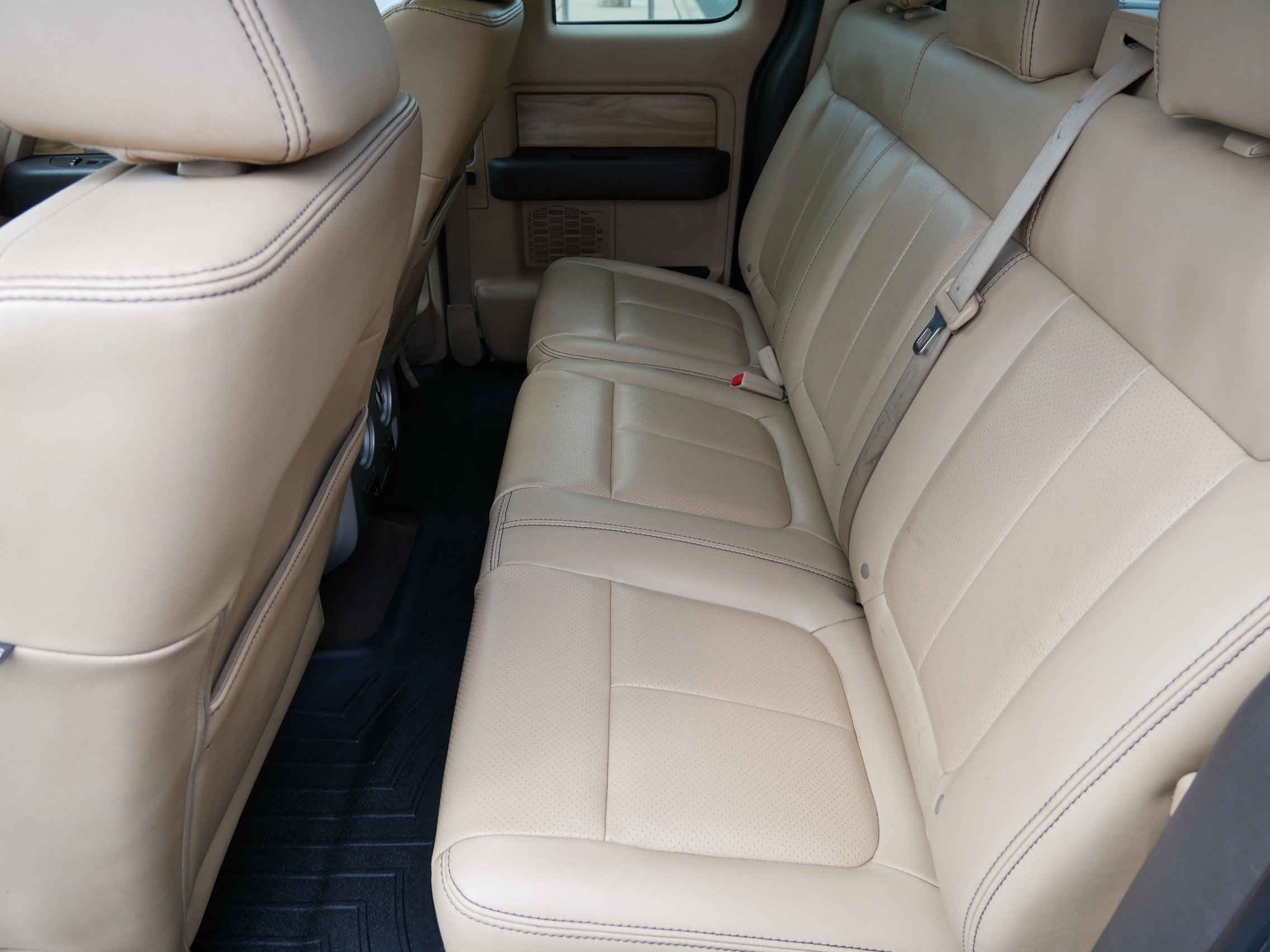 Used 2011 Black Ford Lariat image 12
