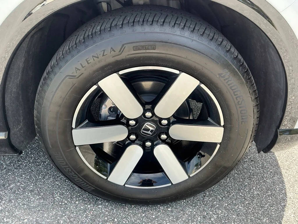 Used 2025  Honda Touring image 14