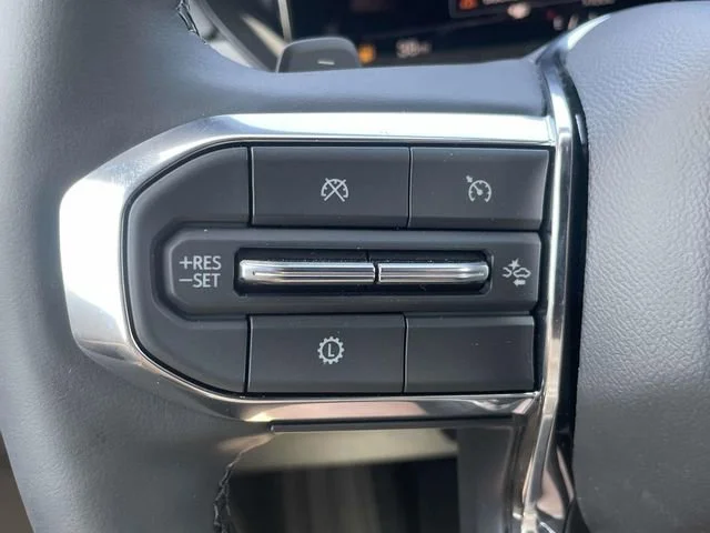 New 2025 Summit White GMC Elevation image 27