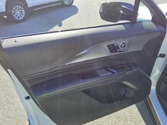 Used 2024 Crystal White Tricoat Cadillac Tech image 7