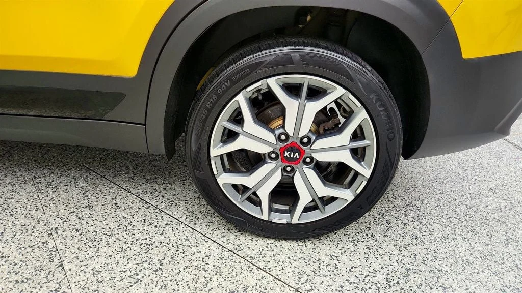 Used 2021 Starbright Yellow Kia SX DCT AWD image 9