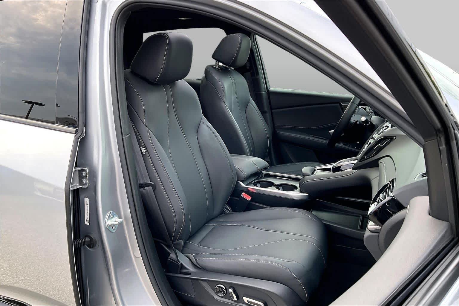 Certified Used 2025 Solar Silver Metallic Acura  image 8