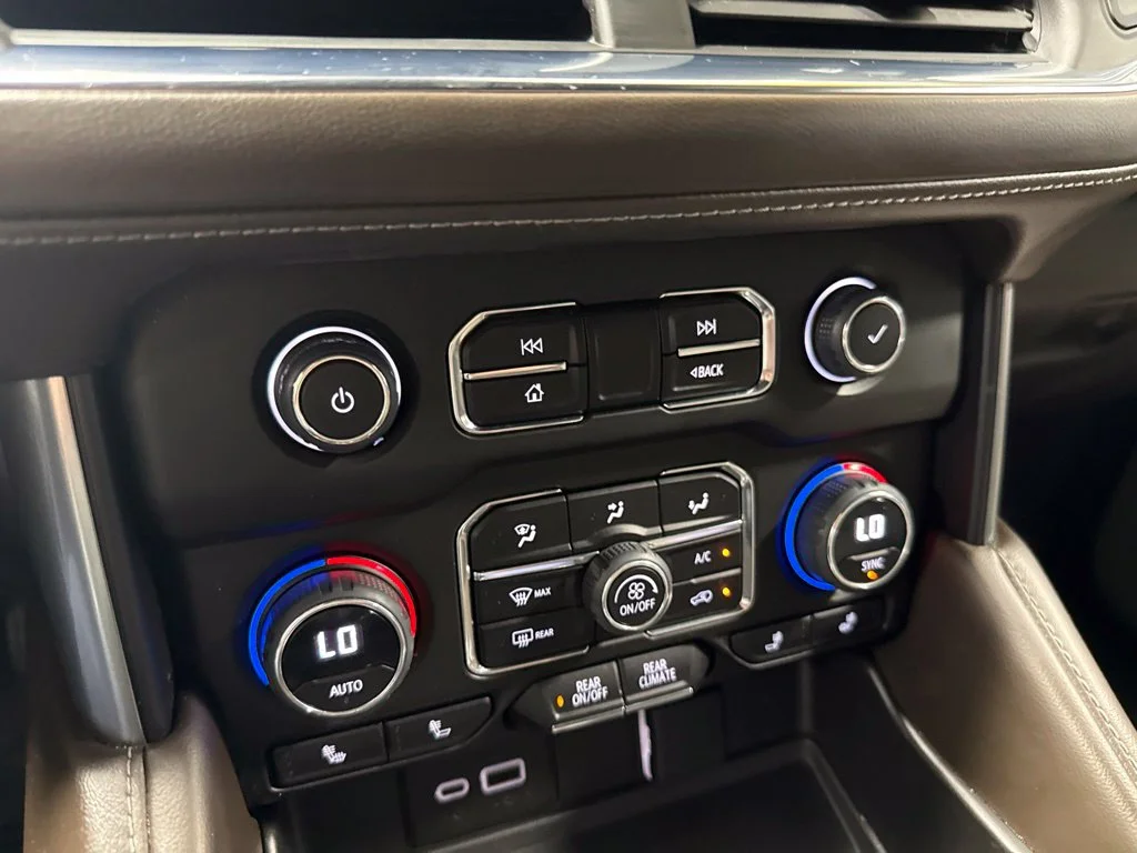 Used 2023 White Chevrolet Z71 image 29