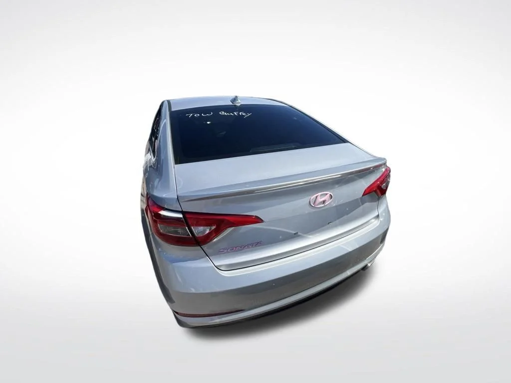 Used 2017 Silver Hyundai Base image 10