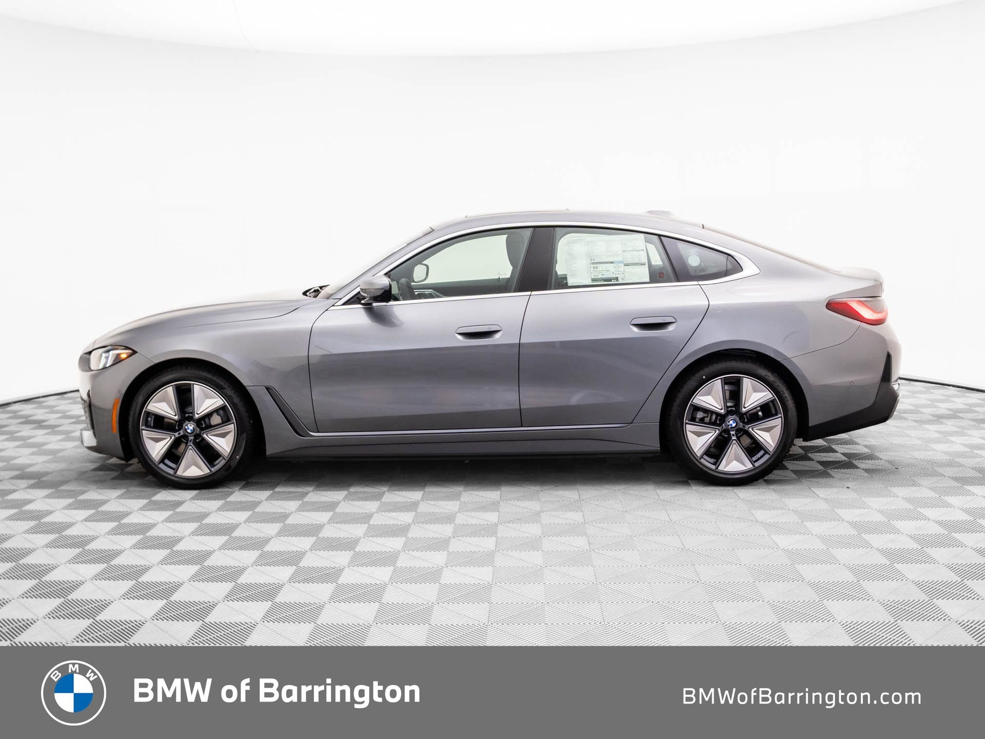 New 2026 Skyscraper Grey Metallic BMW xDrive40 image 2