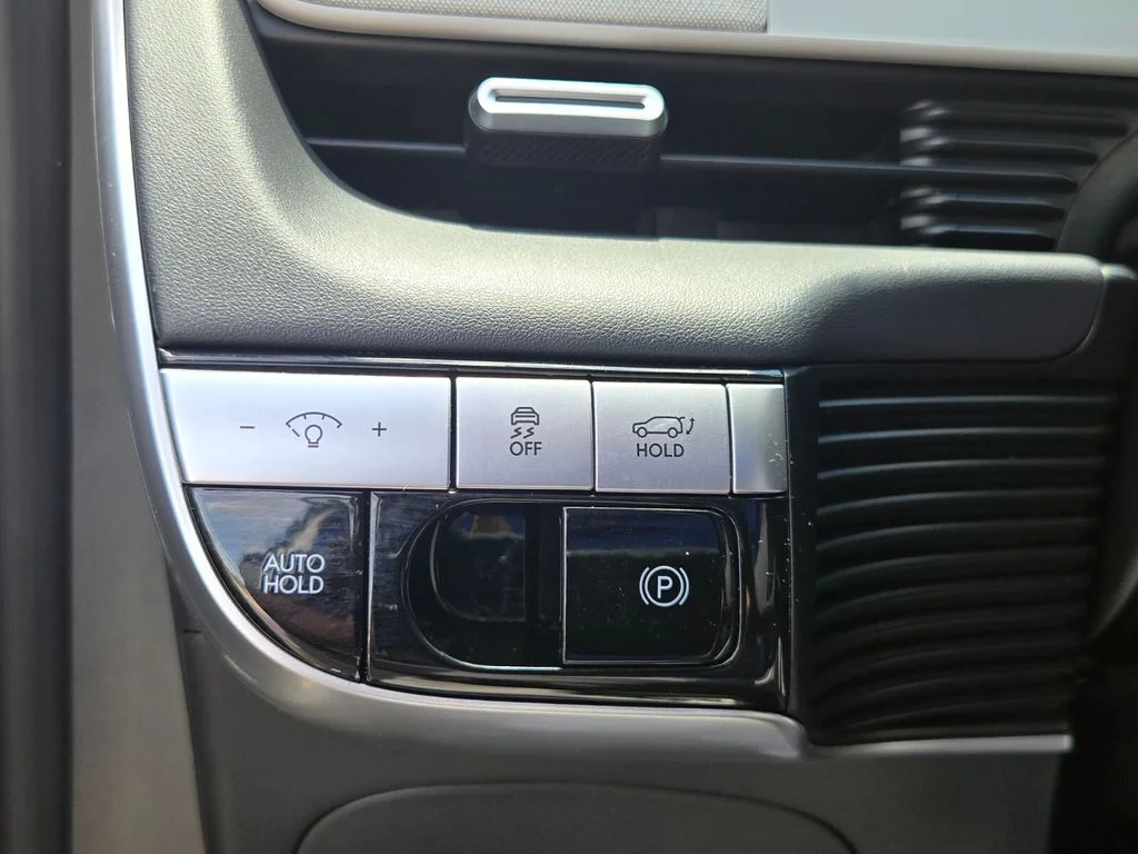Used 2023 White Hyundai Limited image 25
