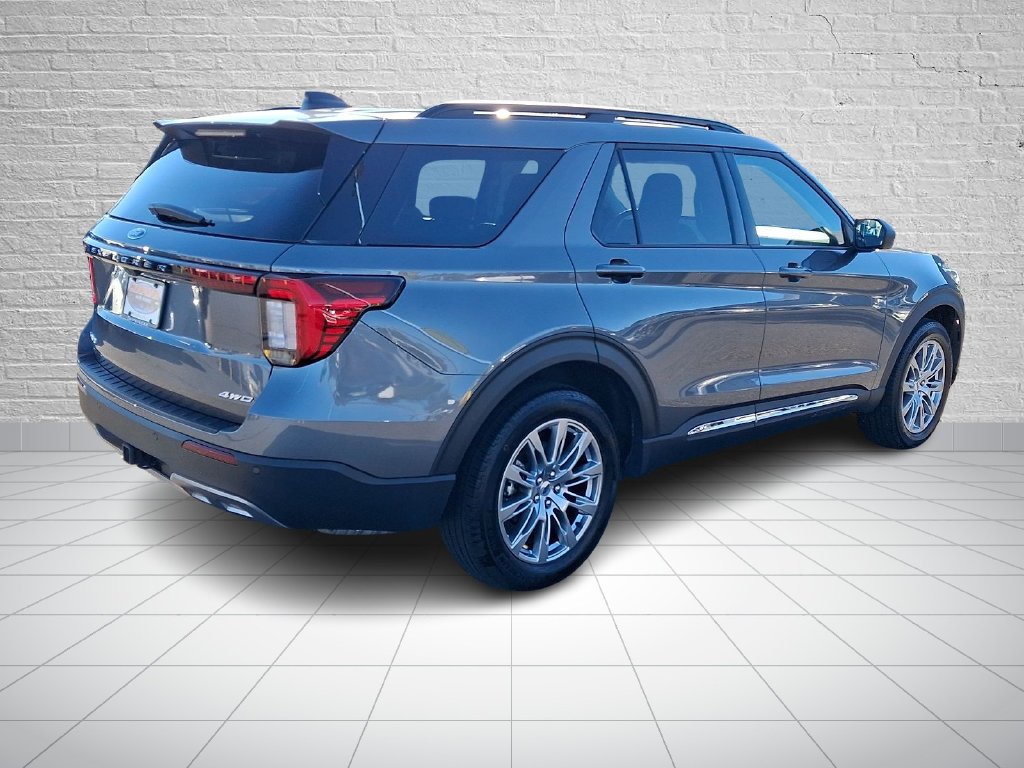Used 2025 Gray Ford Active image 4