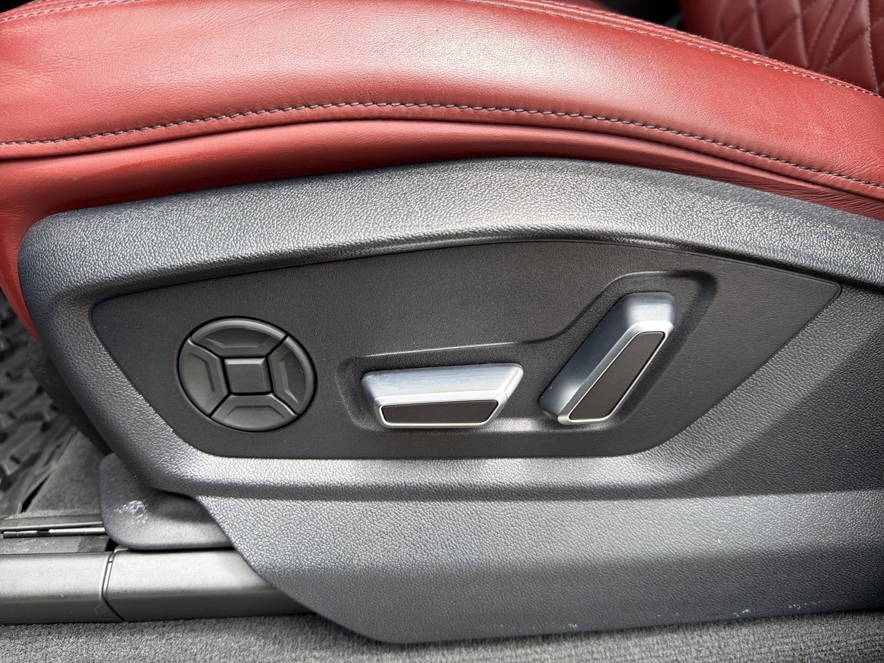 Used 2024 Mythos Black Metallic Audi Premium Plus image 21