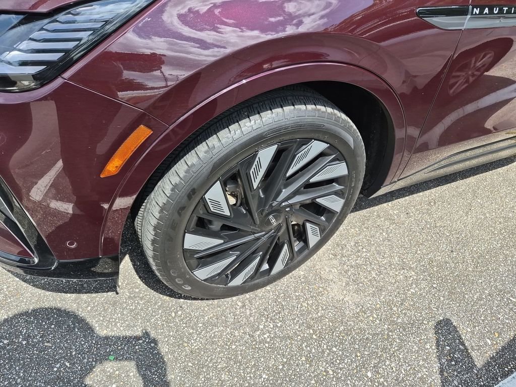 Used 2024 Red Lincoln Reserve image 6