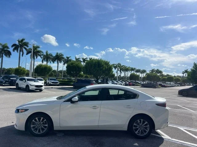 Used 2020 White Mazda  image 9