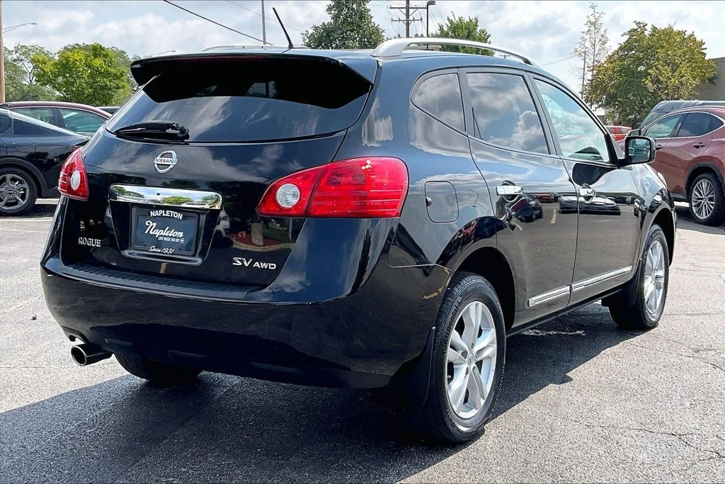 Used 2013 Black Nissan SV image 17