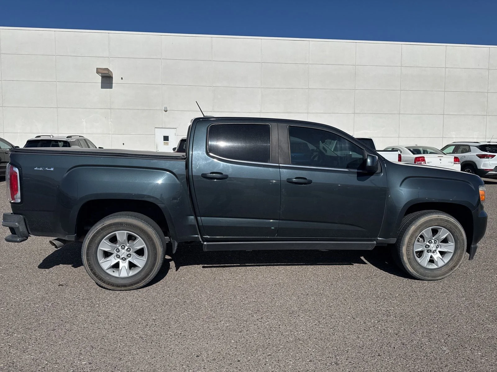 2018 GMC Canyon SLE - Photo 6