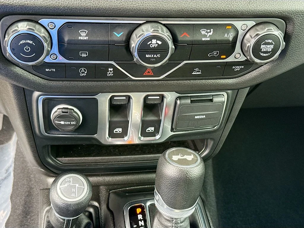 Used 2024 Black Clearcoat Jeep Sport S image 31