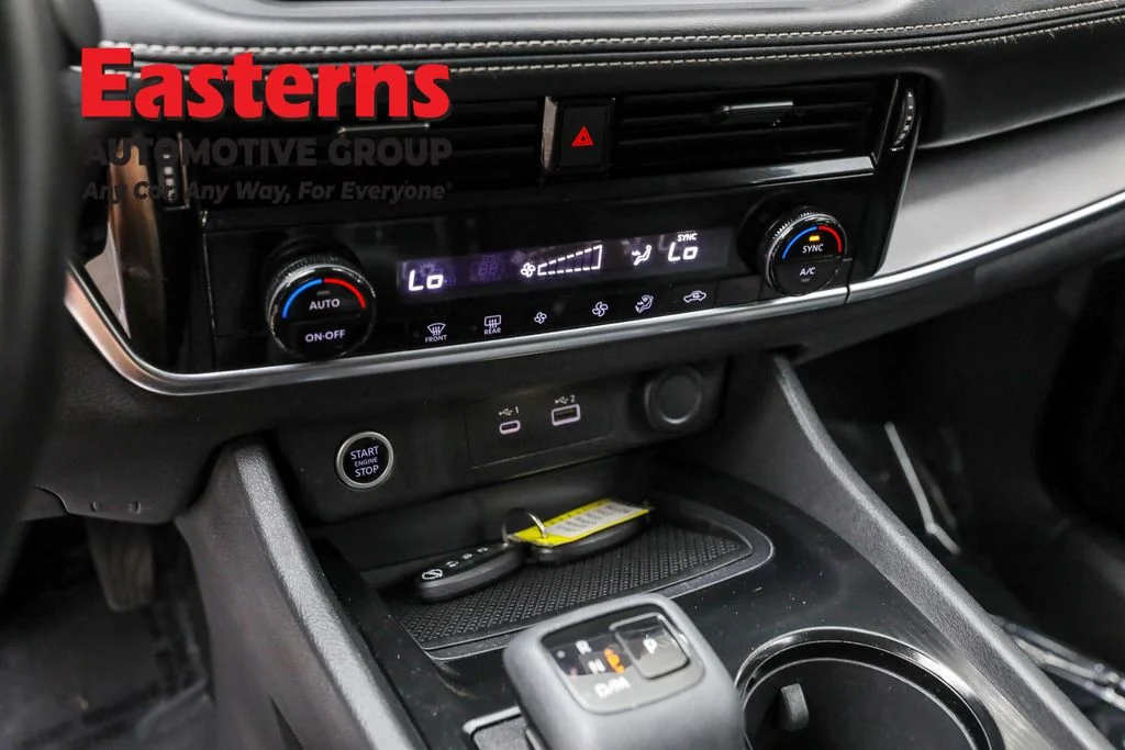 Used 2022 White Nissan SV image 19