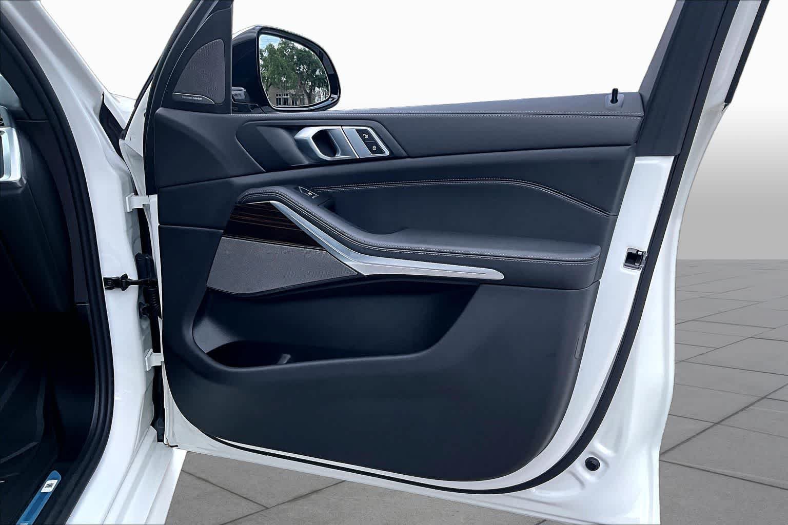 Used 2026 Alpine White BMW xDrive40i image 21