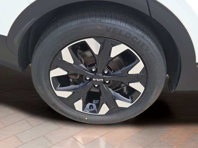 Certified Used 2024 Snow White Pearl Kia X-Line image 5