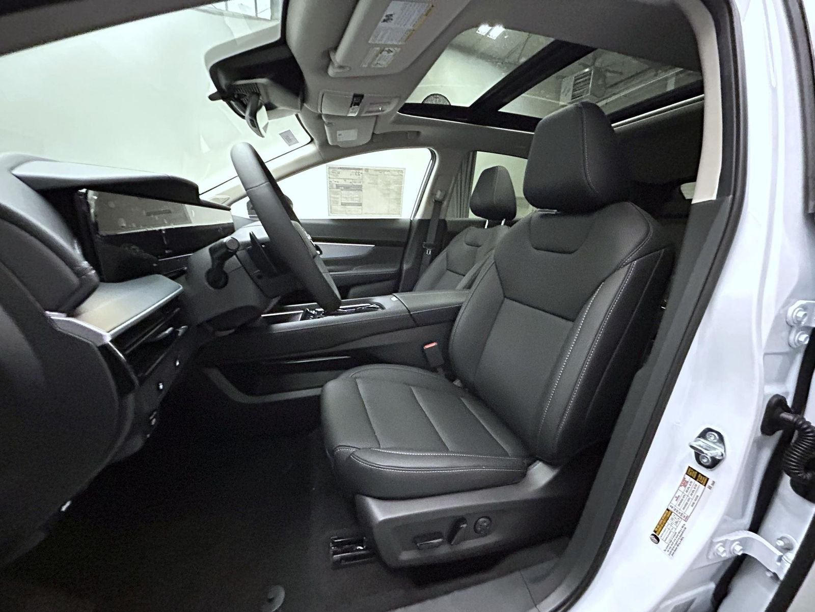 New 2026 White Nissan SL image 10