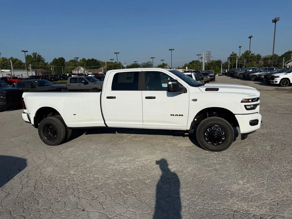 New 2027 Bright White Clear-Coat Exterior Paint RAM Big Horn image 5
