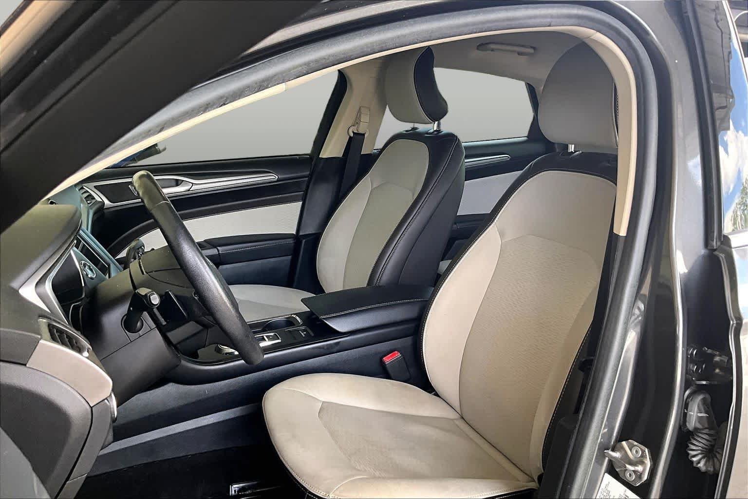 Pre-Owned 2019 Ford Fusion SE