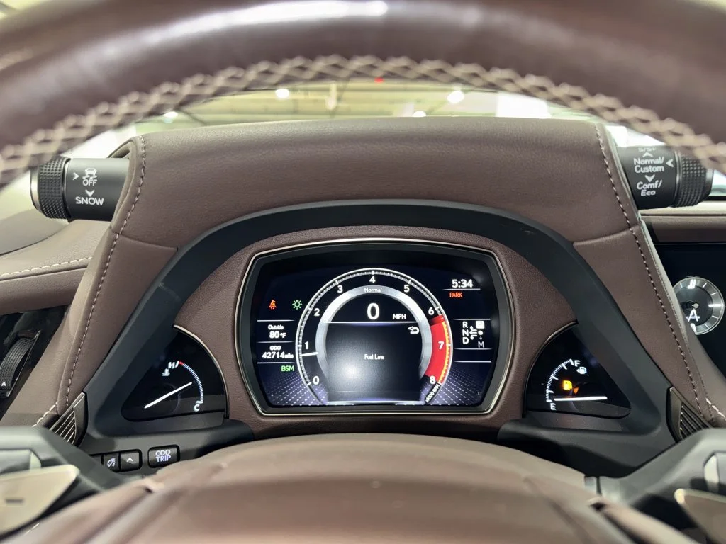 Used 2019 White Lexus 500 Base image 24