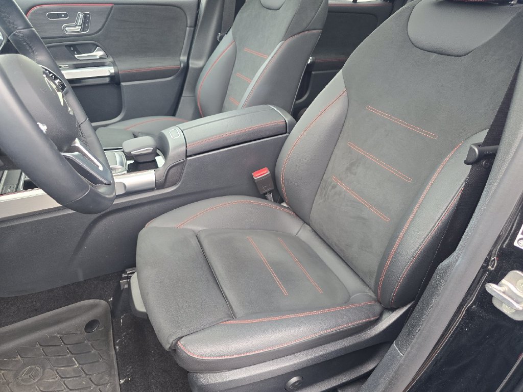 Certified Used 2023  Mercedes-Benz GLB 250 image 27