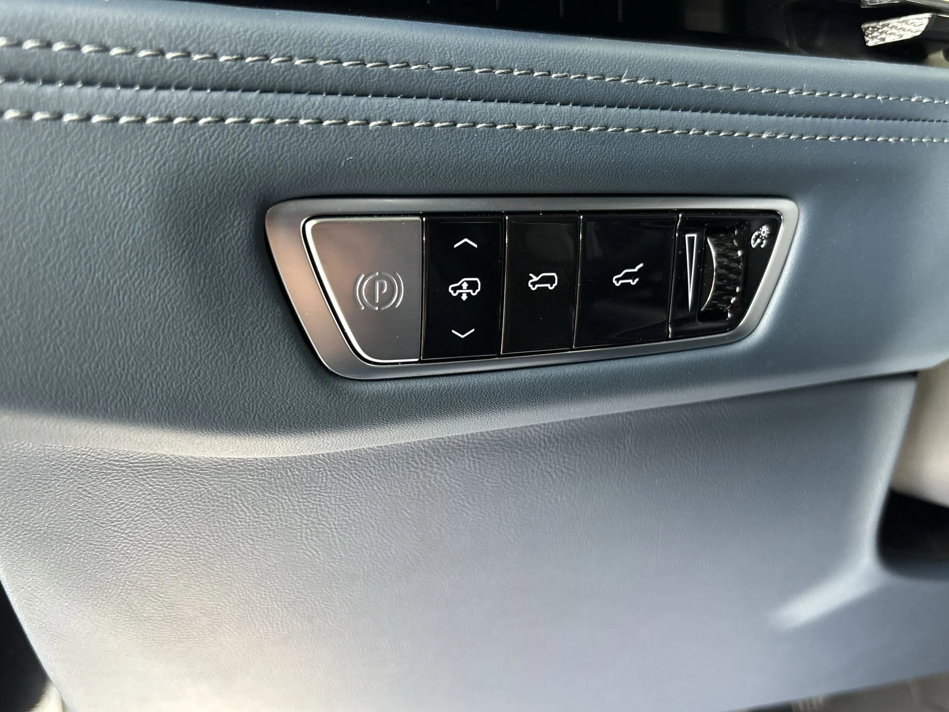 2025 Cadillac Escalade IQ Luxury 2 - Photo 89