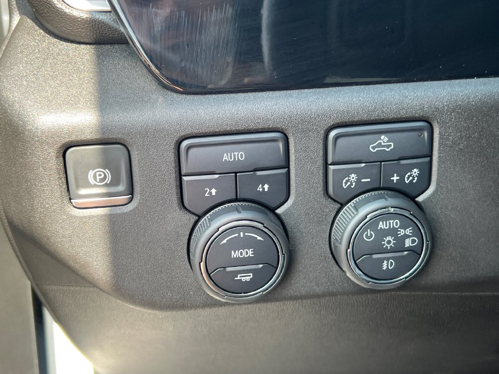 Used 2024 Summit White Chevrolet RST image 30