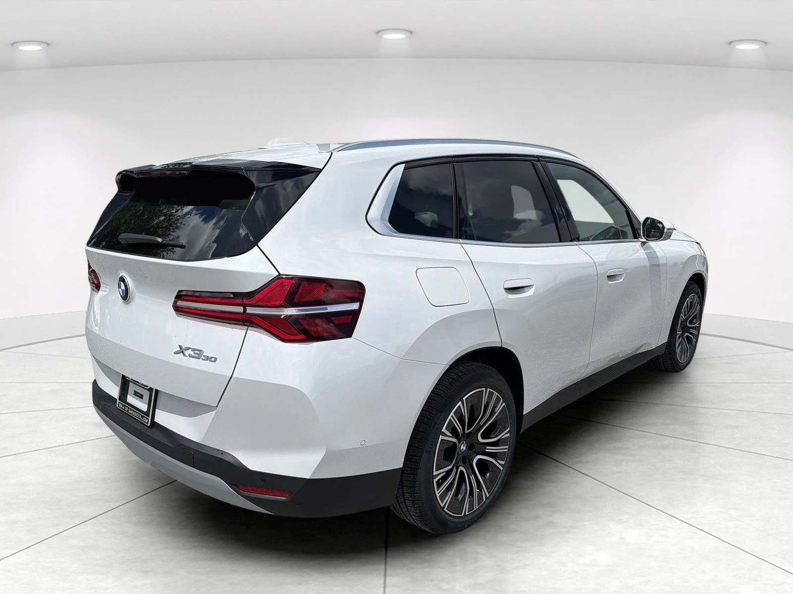 New 2026 Mineral White Metallic BMW 30 xDrive image 4