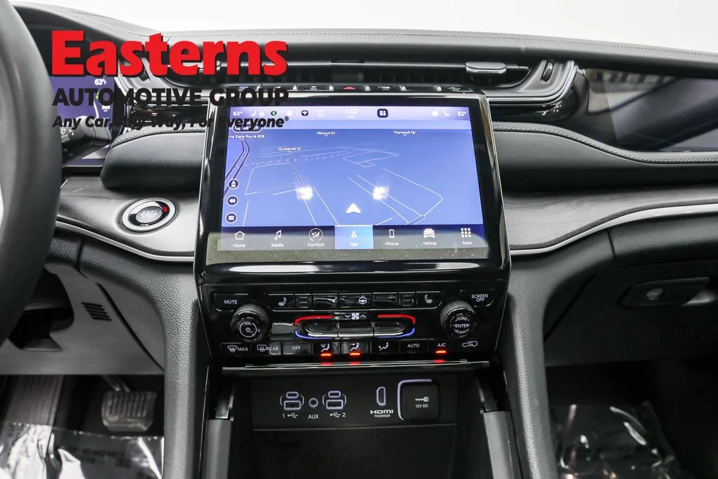 Used 2022 White Jeep 4xe image 12