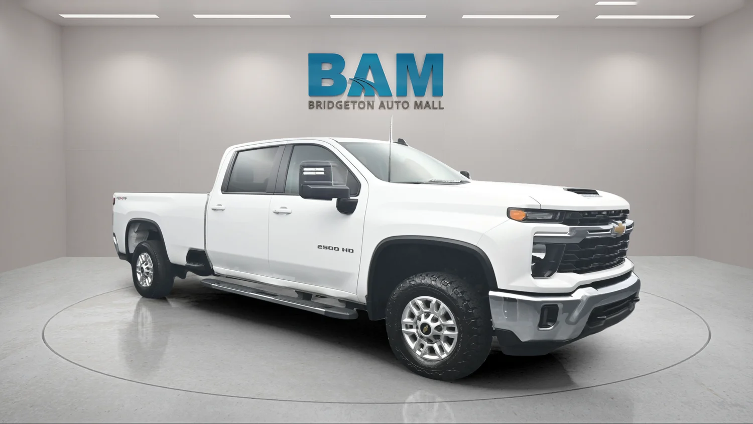 Used 2025 White Chevrolet LT image 1