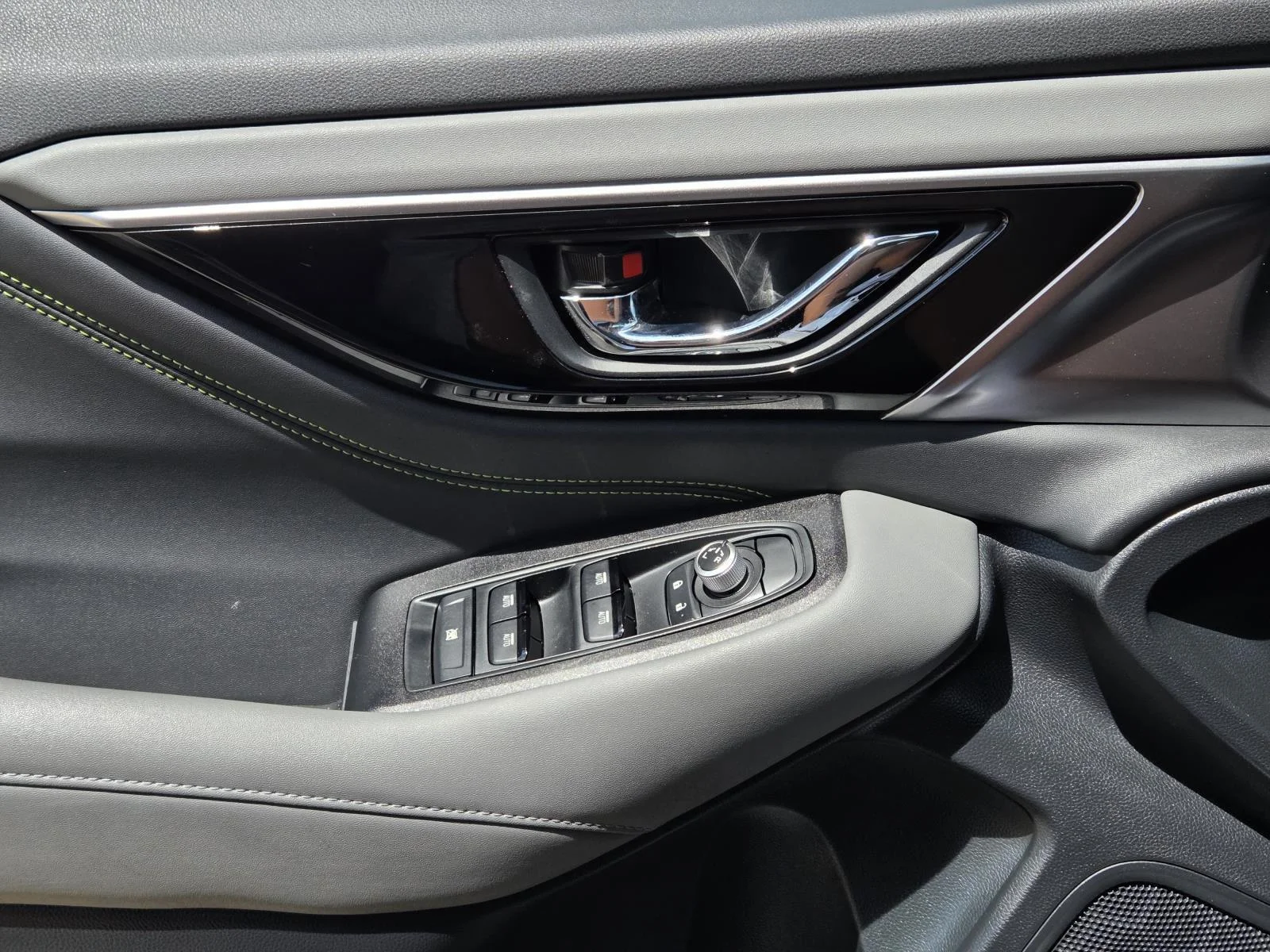 Used 2023 Ice Silver Metallic Subaru Onyx Edition image 28