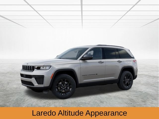 New 2026 Silver Zynith Exterior Paint Jeep Altitude image 3