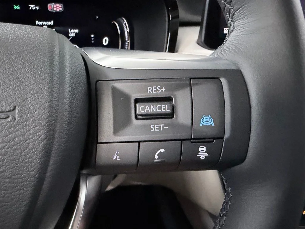 New 2027 RADIANT WHITE INFINITI Luxe FWD image 22