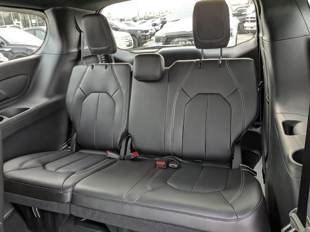 New 2026 White Chrysler SXT - - FWD - Power Liftgate - Power Sliding Doors - Leather & More! image 29