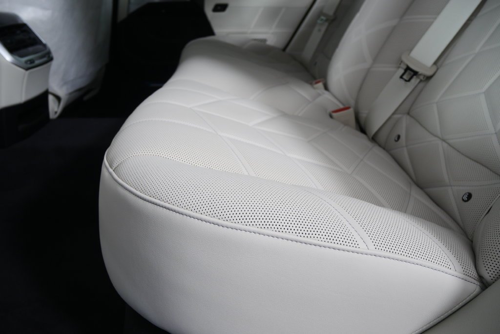 2026 BMW 7 Series 750e - Photo 15