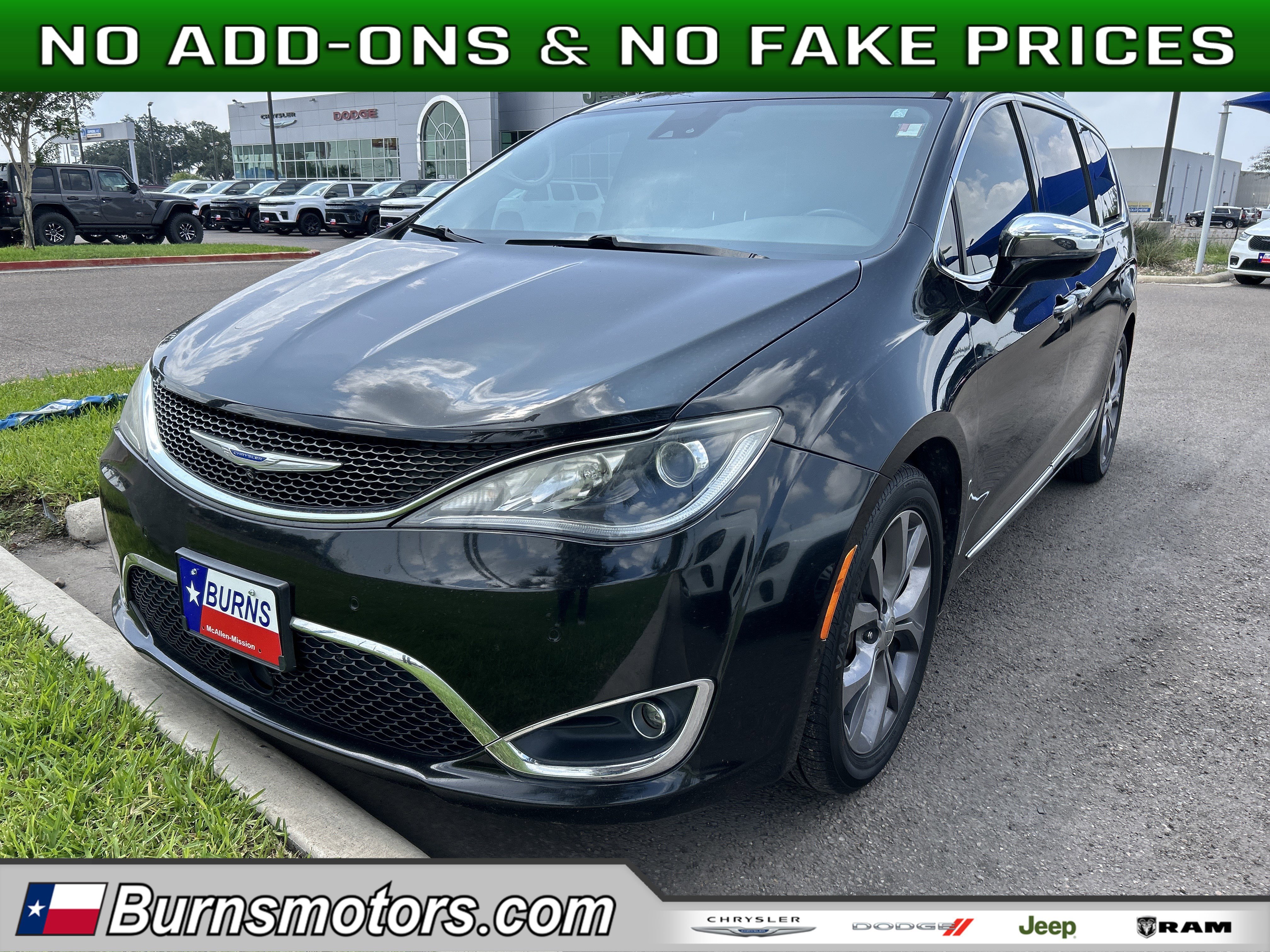 2019 Chrysler Pacifica Limited's photo